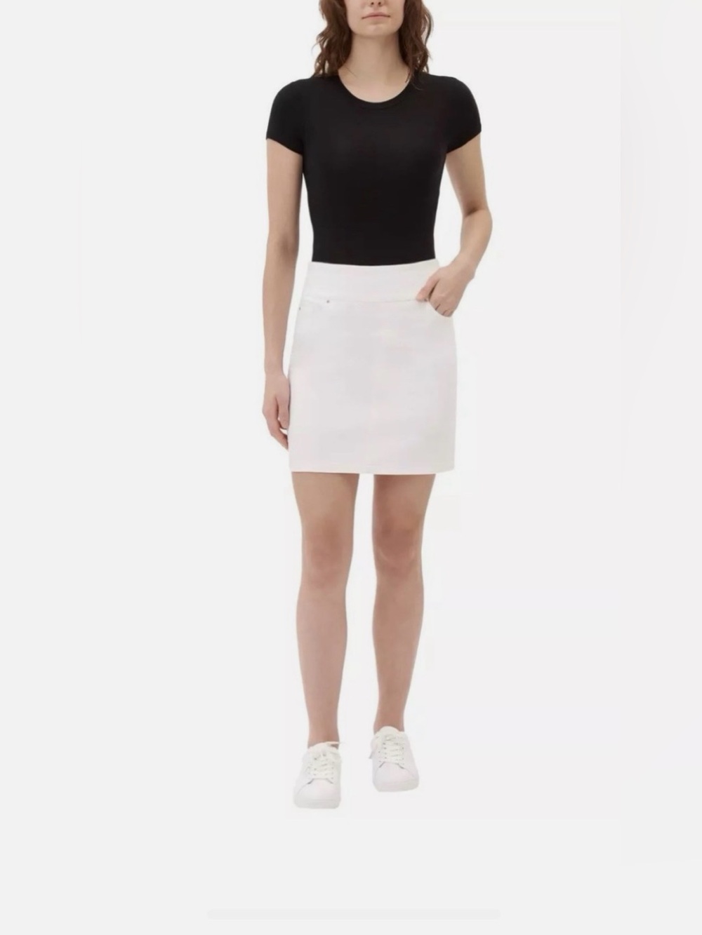 S.C.&CO Women’s casual denim skort in size M, in a solid color white.